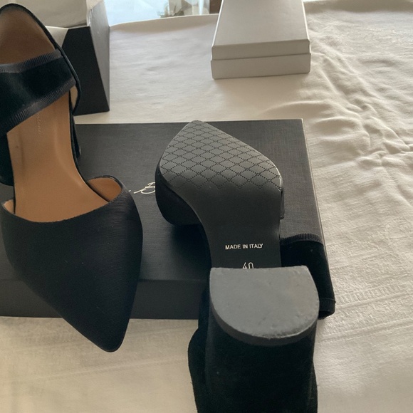 Shoes - Picture 5 of 7